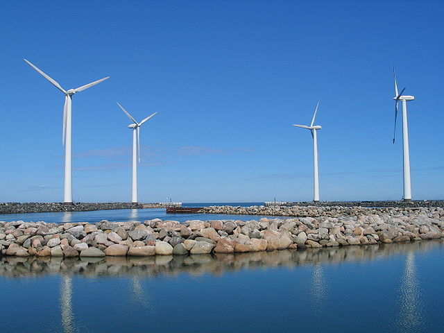 File:Windkraftanlagen Dänemark gross.jpg